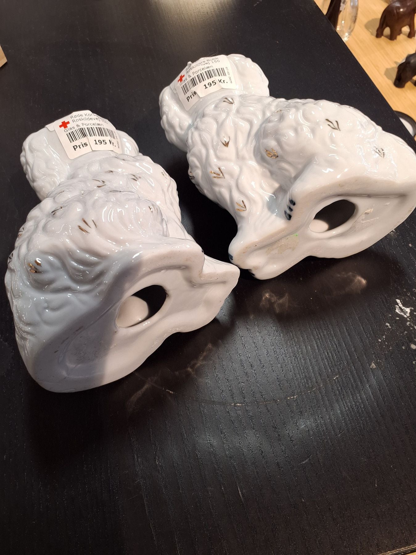 2 hunde i porcelæn